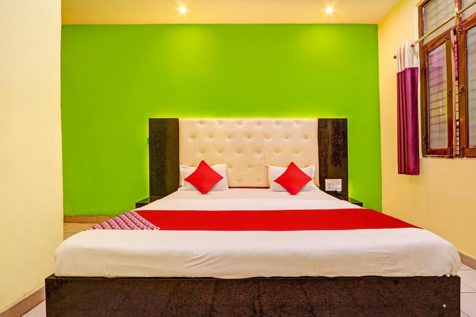 Oyo Flagship Hotel Samruddhi Lodge Nirmal  Exteriör bild