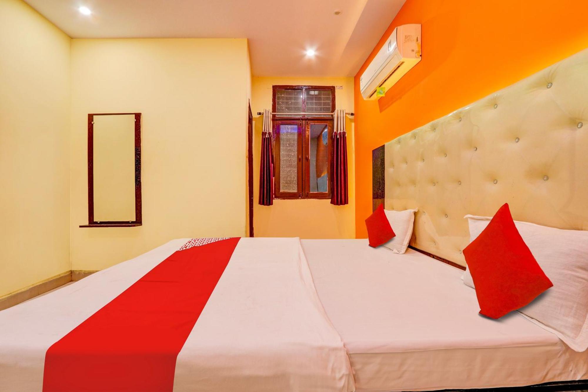 Oyo Flagship Hotel Samruddhi Lodge Nirmal  Exteriör bild
