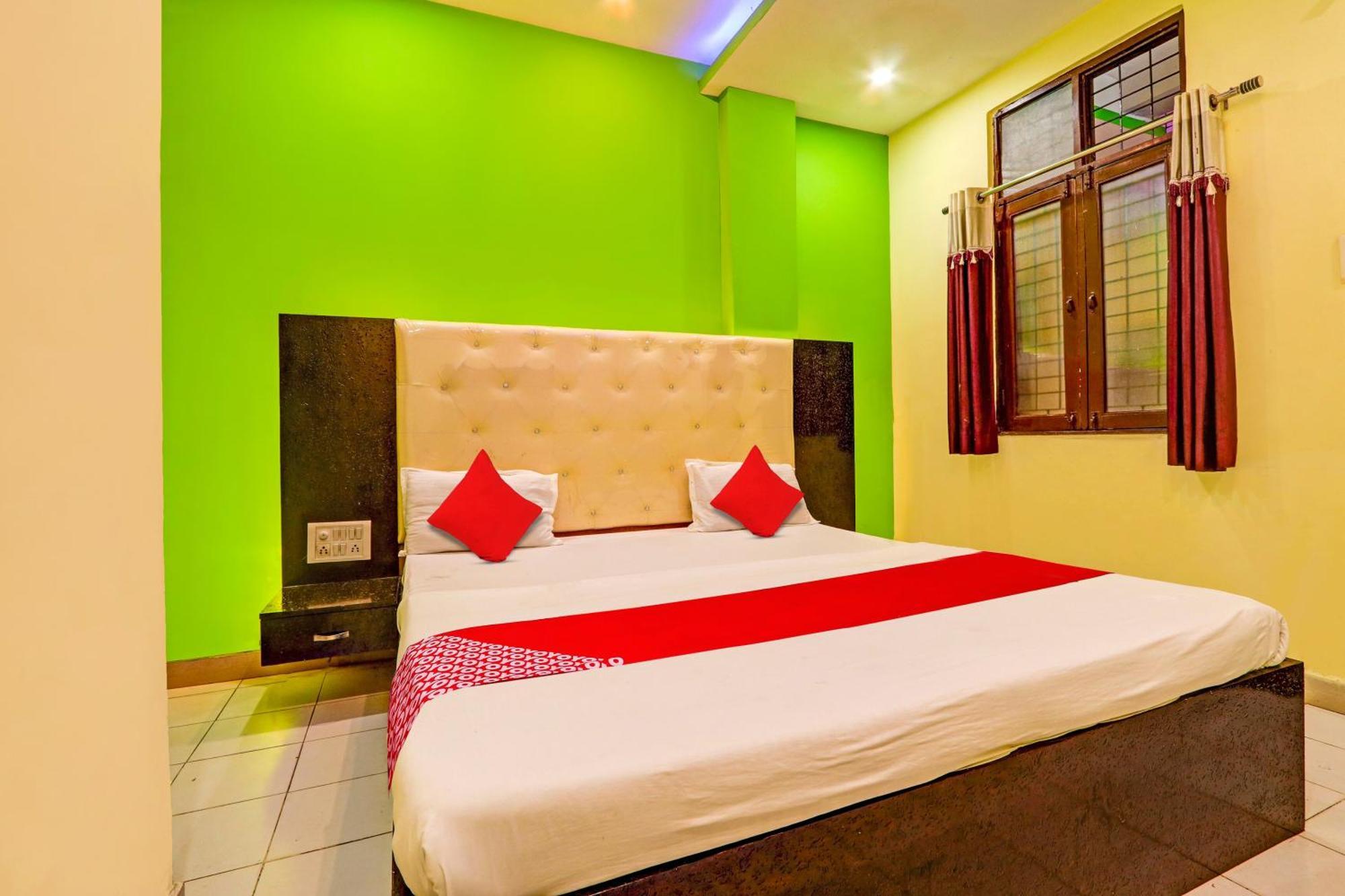 Oyo Flagship Hotel Samruddhi Lodge Nirmal  Exteriör bild