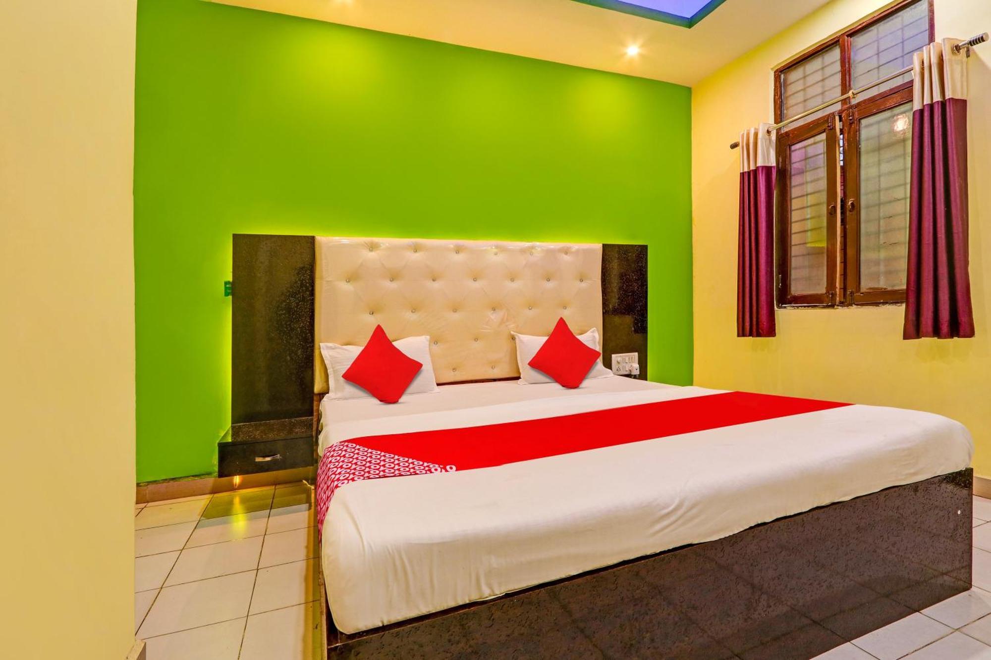 Oyo Flagship Hotel Samruddhi Lodge Nirmal  Exteriör bild