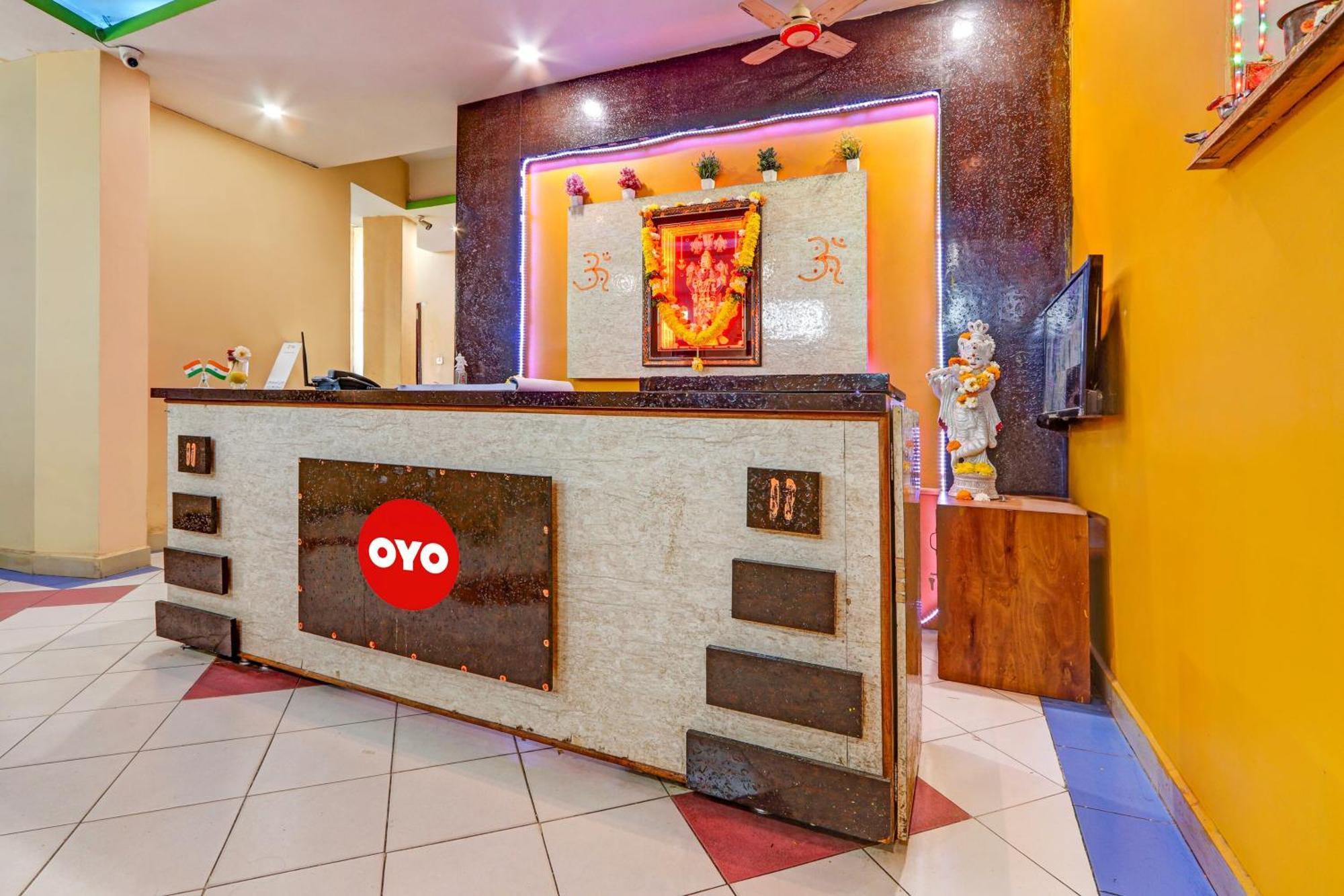 Oyo Flagship Hotel Samruddhi Lodge Nirmal  Exteriör bild