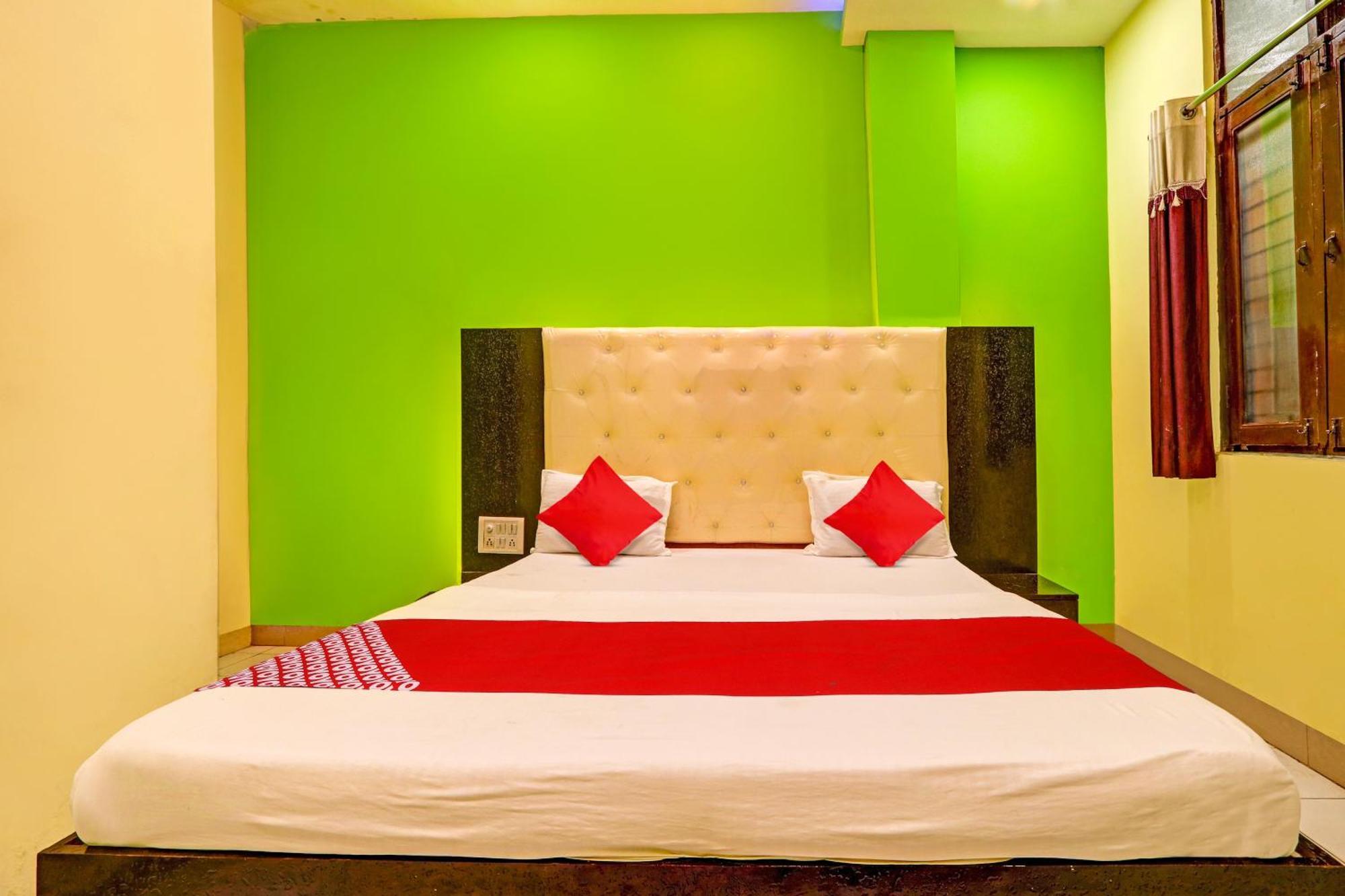 Oyo Flagship Hotel Samruddhi Lodge Nirmal  Exteriör bild
