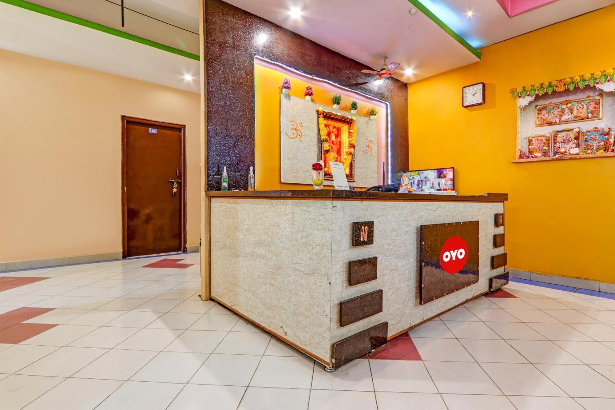 Oyo Flagship Hotel Samruddhi Lodge Nirmal  Exteriör bild